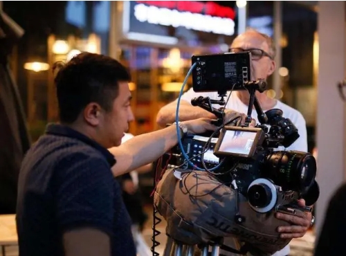 廣告片專業(yè)制作：選擇專業(yè)廣告片制作團隊的優(yōu)勢與技巧